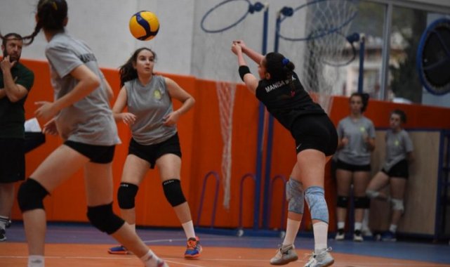 Manisalı genç kızlar Turgutlu Belediyespor ile karşılaştı