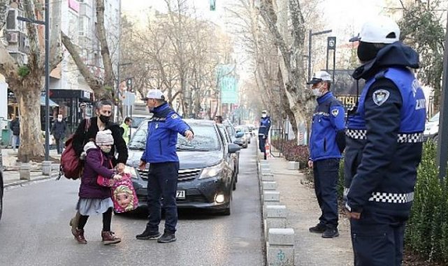 Okulların ilk gününde Büyükşehir Zabıtası görev başında olacak