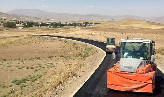 Van büyükşehir belediyesi özalp'te 14 km asfalt çalışması yapıyor