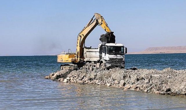 Van Büyükşehir Van Gölü'ne Hayat Vermeye Devam Ediyor