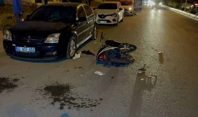 Adıyaman'da motosiklet park halindeki otomobile çarptı!