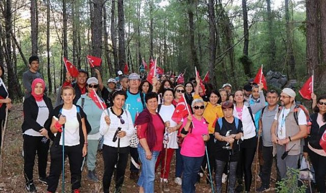 Büyükşehir, Tünektepe “Cumhuriyet Yolu’nda” doğa yürüyüşü düzenlendi Tarih ve doğa içinde yürüyüş