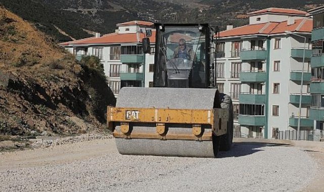 Gemlik’te asfalt kaplama çalışmaları devam ediyor