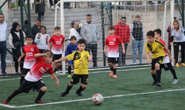 İzmit'te Cumhuriyet Kupası için futbol şöleni