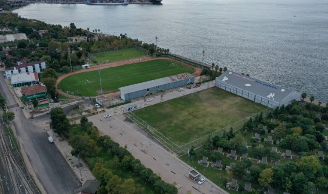 Körfez Alparslan Türkeş Spor Kompleksi'ne sentetik çim