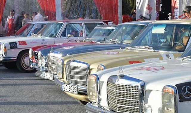 Mercedes-Benz ve Klasik Otomobil Kulübü iş birliği ile düzenlenen Mercedes-Benz Cumhuriyet Rallisi Benasta Benleo Acıbadem'de sona erdi