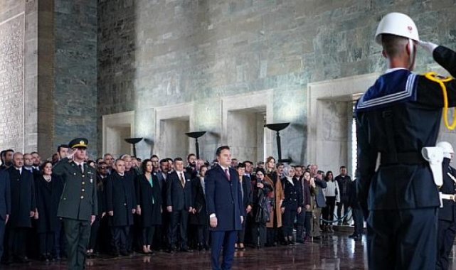 Ali Babacan, Anıtkabir Özel Defteri’ni İmzaladı