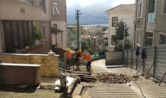 İzmit Hafız Rüştü Sokak'ta kuyu temelli iksa yapılıyor