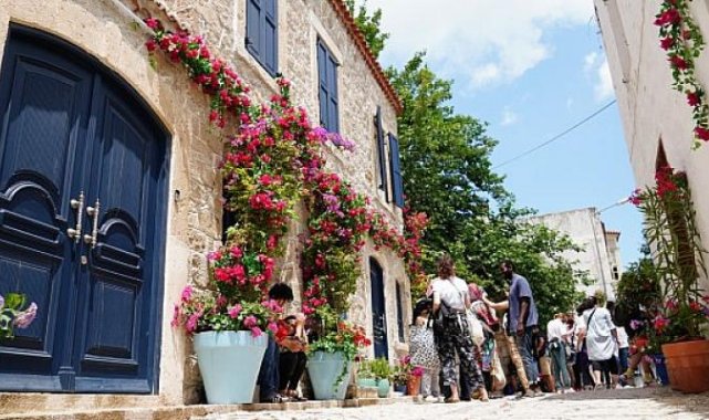 Çeşme’de çekilen ‘The Swimmers’ Netflix’te top 10’da