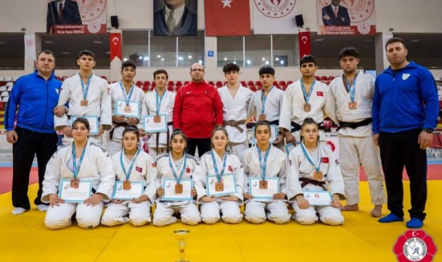 Manisalı judocular Türkiye 3'üncüsü oldu