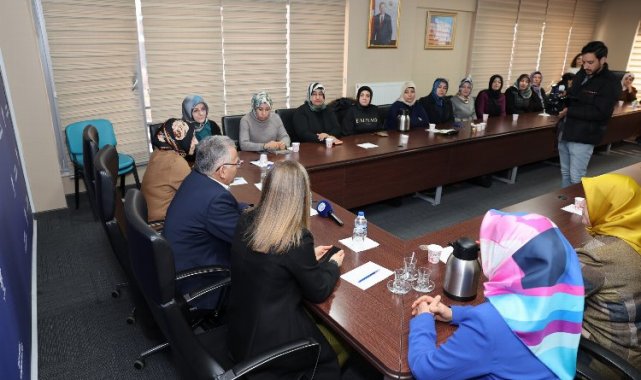 AK Parti Kayseri Kadın Kolları Büyükkkılıç ailesiyle buluştu