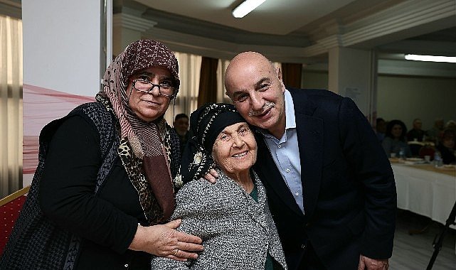 Başkan Altınok Huzurevinde Yeni Yılı Kutladı