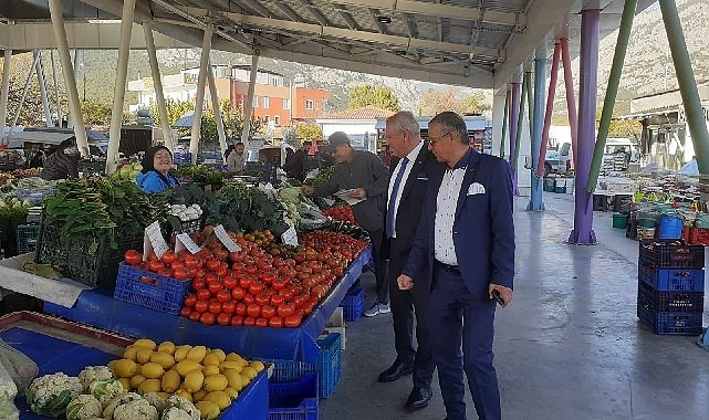Başkan Topaloğlu'ndan pazar esnafına ziyaret