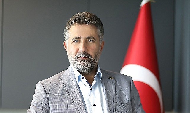 Bayraklı'nın parklarında tabelalar yenilendi