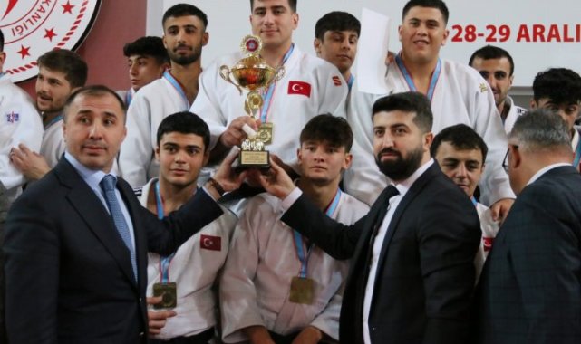 Kağıtspor, judoda süper lige yükseldi