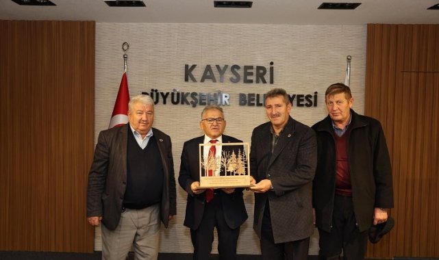 Muhtarlardan 500 fidanlık jest