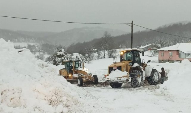 Bursa'da karla mücadeleye devam... 694 mahalle yolu ulaşıma açıldı