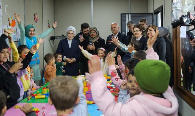 Emine Erdoğan'dan Gaziantep'te depremzedelere ziyaret