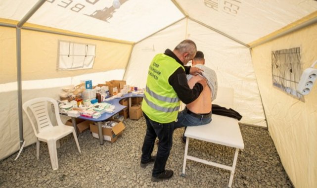 İzmir'den Hatay'a sahra hastanesi