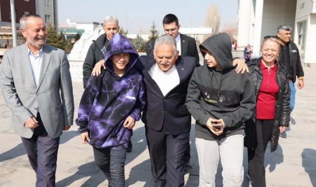 Kayseri'de depremzede öğrenciye ücretsiz ulaşım