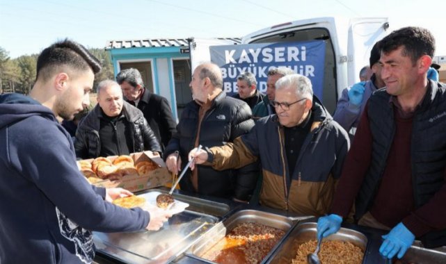 Deprem bölgesinde iftar Kayseri Büyükşehir'den