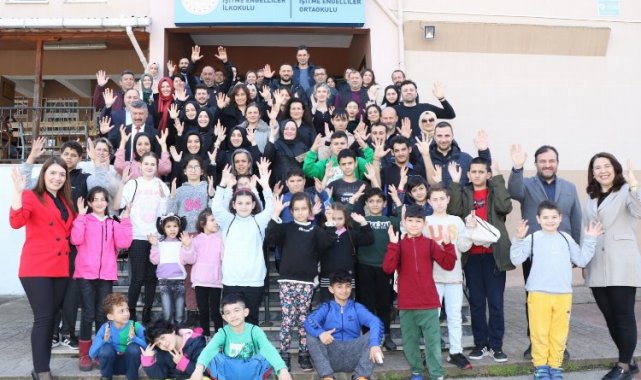 Kocaeli Büyükşehir'den gönüllü personeline işaret dili