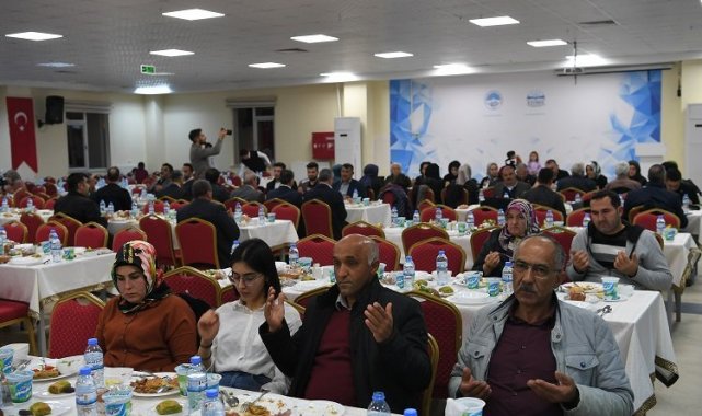 Memduh Büyükkılıç ilk iftarı memleketinde yaptı