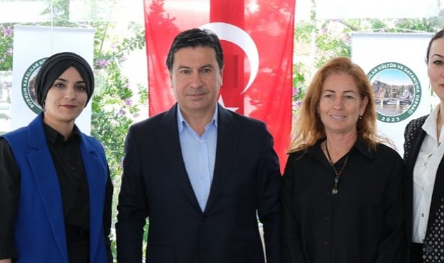 Bodrum Belediye Başkanı Ahmet Aras, ilçede faaliyet göstermeye başlayan Bodrum Karslılar Kültür ve Dayanışma Derneği'ni ziyaret etti