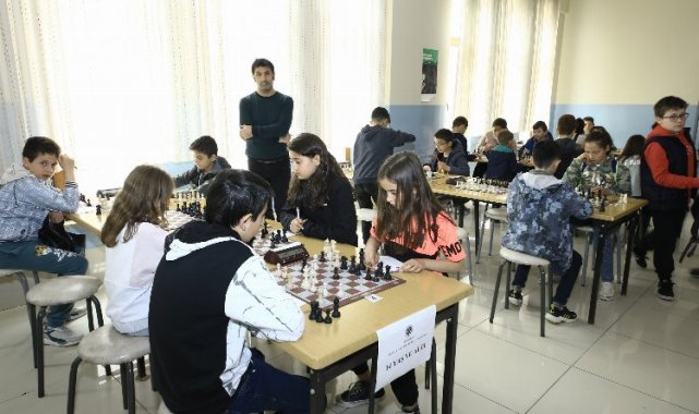 Bursa Yenişehir'de Yeşilay Satranç Turnuvası düzenlendi