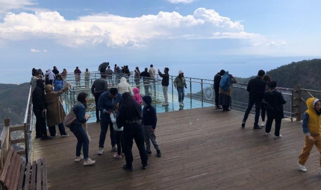 Cam Seyir Terası'na ziyaretçi akını