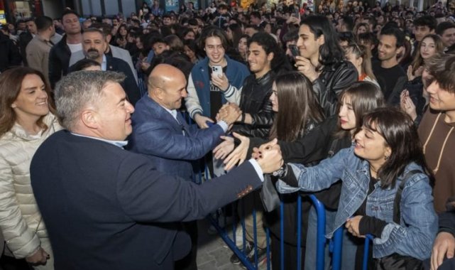 Çeşme'de 2023 kuşağı coşkusu