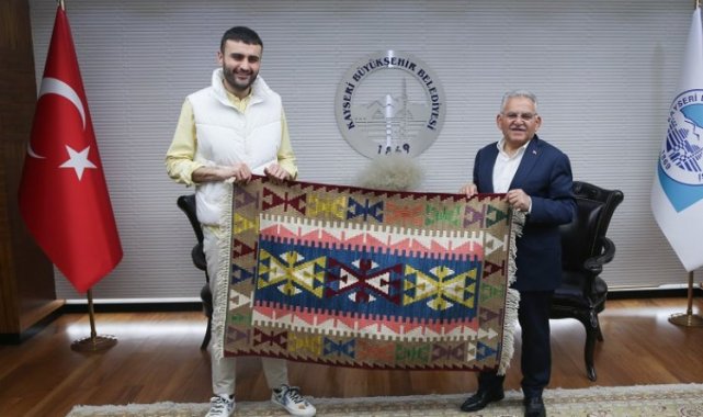 CZN Burak'tan Başkan Büyükkılıç'a ziyaret
