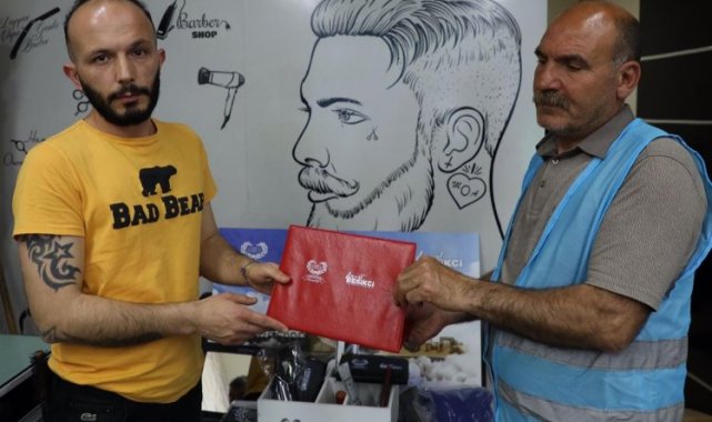 Diyarbakır'da kuaför ve berberlere malzeme desteği