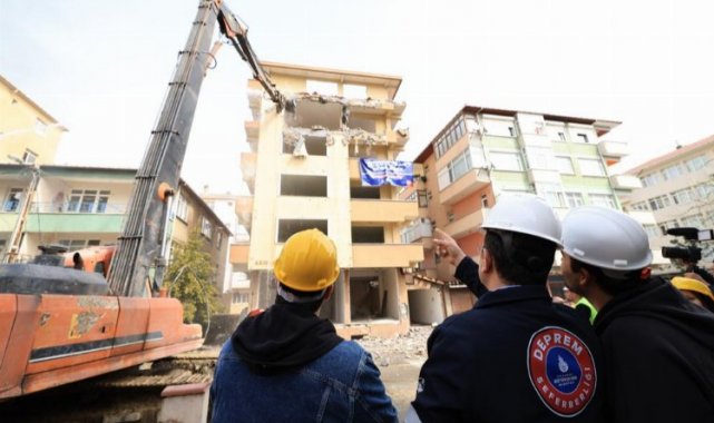Güvenliği yüzde 0! Çökme riskli 318 binadan biri yıkıldı
