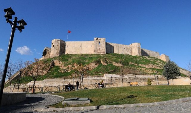 Hasar gören tarihi Gaziantep Kalesi'nde restorasyon başlıyor