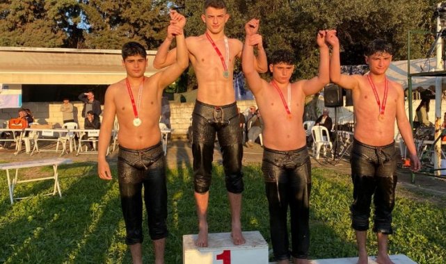 İzmitli pehlivanlar Yalova'da madalyaları topladı
