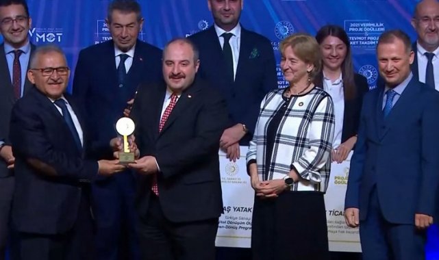 Memduh Büyükkılıç'ın hizmetleri ödüllerle taçlandı