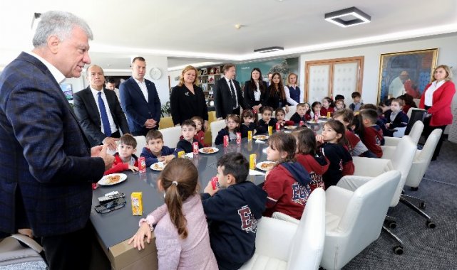 Narlıdere'de minik öğrencilerden Başkan Amca'ya ziyaret