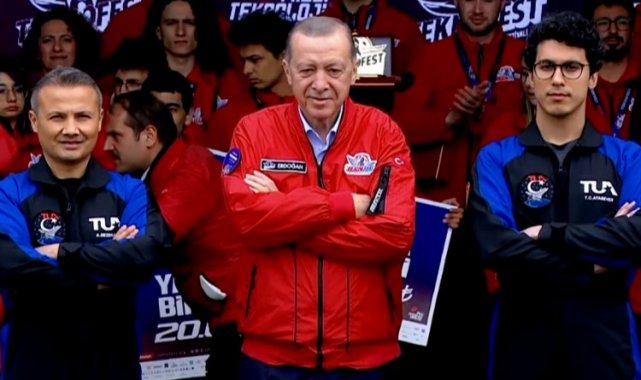 Uzay yolcularına Türk bayrakları teslim edildi