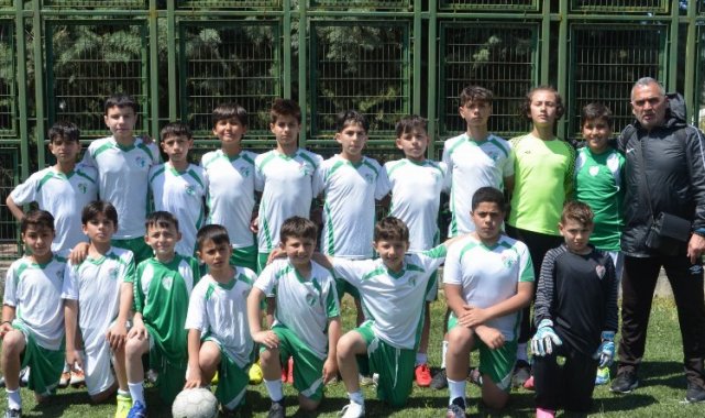Bursa Ovaakçaspor'dan 'vefa' kupası