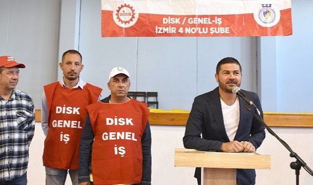 Foça Belediye Başkanı Fatih Gürbüz ve belediye işçileri, 1 Mayıs Emek ve Dayanışma Günü'nde buluştu