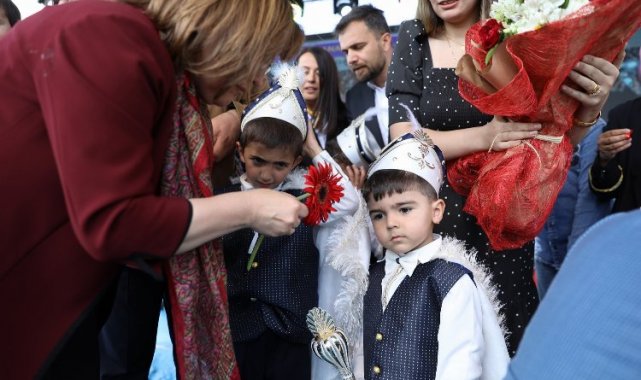 Gaziantep'te bin 27 çocuk erkekliğe ilk adımı attı... Çeyrek altın ve bisikletleri kaptı