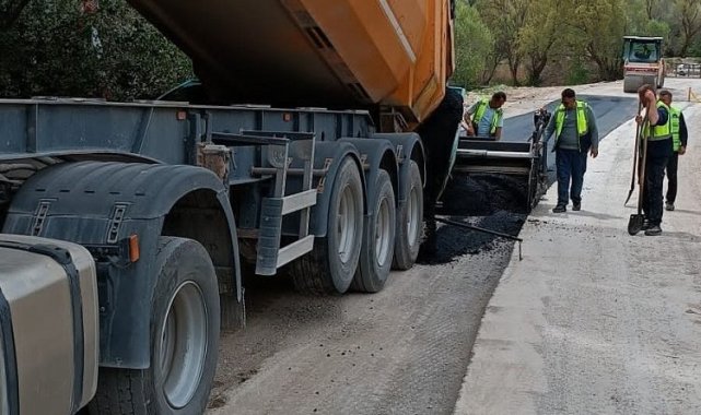 Kayseri Akkışla'da sıcak asfalt çalışması