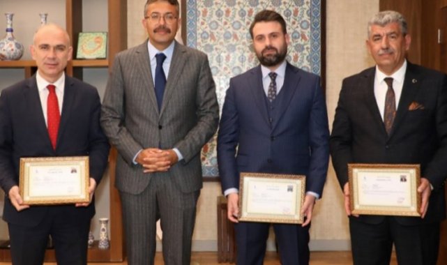 Kütahya Valisi'nden başkan yardımcılarına başarı belgesi