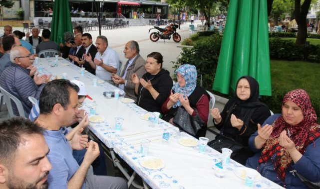 Manisa şehitlerini unutmuyor