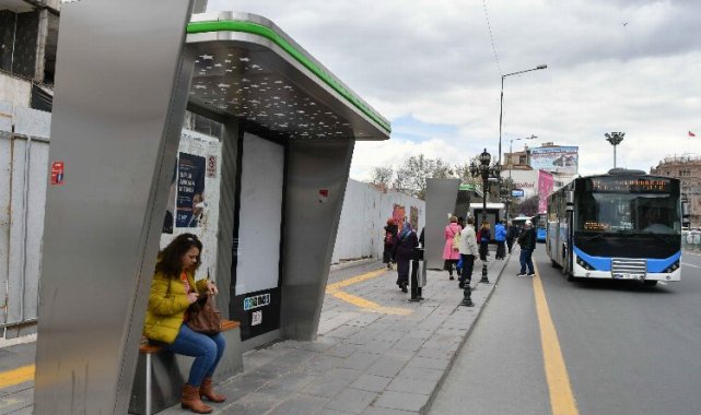 Yeni nesil otobüs durakları montajlanıyor