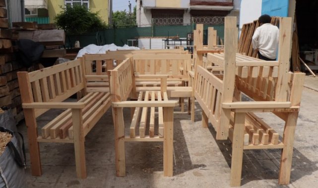 İzmit'in park ve bahçelerinde yoğun mesai sürüyor