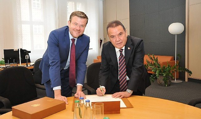 Başkan Böcek Nürnberg'i ziyaret etti