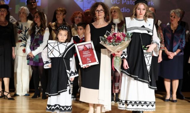 Mücadele ve sanatın buluştuğu defile