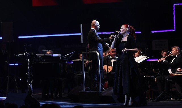 Piyano Festivali'nde Candan Erçetin gurur yaşattı